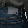 Die Blue Jean – Klassischer Denim in verschiedenen Waschungen Die Blue Jean – Klassischer Denim in verschiedenen Waschungen