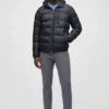 Die Daunenjacke mit Kapuze Die Daunenjacke mit Kapuze