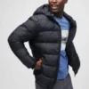 Die Daunenjacke mit Kapuze Die Daunenjacke mit Kapuze
