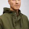 Die Feldjacke mit Kapuze Die Feldjacke mit Kapuze
