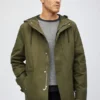 Die Feldjacke mit Kapuze Die Feldjacke mit Kapuze