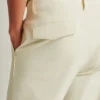 Die lässige, gerade geschnittene Chino Die lässige, gerade geschnittene Chino