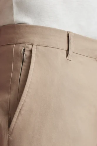 Entdecken Sie mühelosen Stil mit den Bonobos Stretch Herren-Chinos 2.0