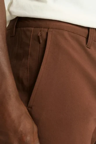 Entdecken Sie mühelosen Stil mit den Bonobos Stretch Herren-Chinos 2.0