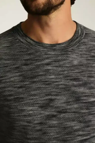 Farbenfroher Stil mit dem Space-Dye-Pullover von Bonobos