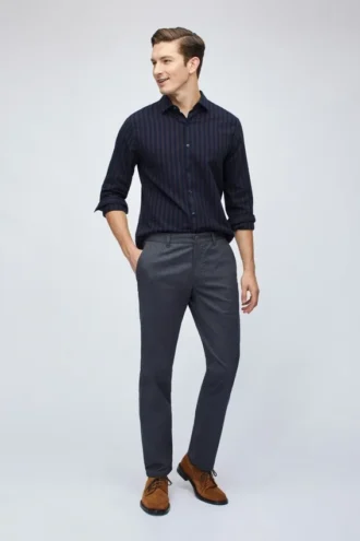 Garnfarbene Stretch-Chinos