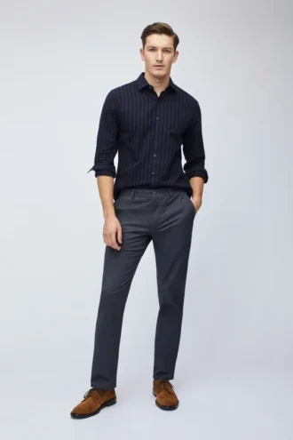 Garnfarbene Stretch-Chinos