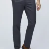 Garnfarbene Stretch-Chinos Garnfarbene Stretch-Chinos