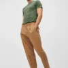 Gefaltete Stretch-Chinos Gefaltete Stretch-Chinos
