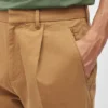 Gefaltete Stretch-Chinos Gefaltete Stretch-Chinos