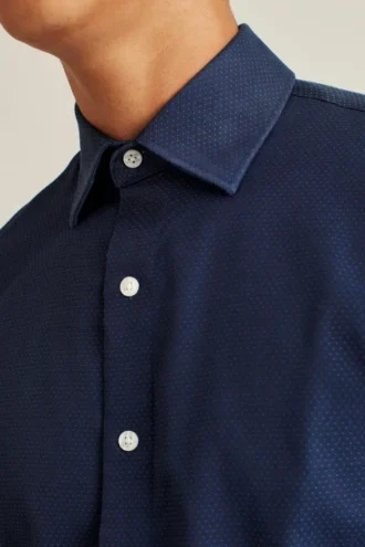 Hemd für Büro und Abend – Button-Down-Hemd zum Tragen über der Hose