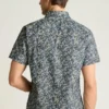 Knöpfen Sie Ihren Stil mit dem Bonobos Riviera Short Sleeve Shirt zu Knöpfen Sie Ihren Stil mit dem Bonobos Riviera Short Sleeve Shirt zu