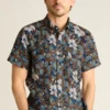 Kurzärmeliges Herrenhemd mit Knopfleiste von Bonobos | Edler Montauk-Stil Kurzärmeliges Herrenhemd mit Knopfleiste von Bonobos | Edler Montauk-Stil