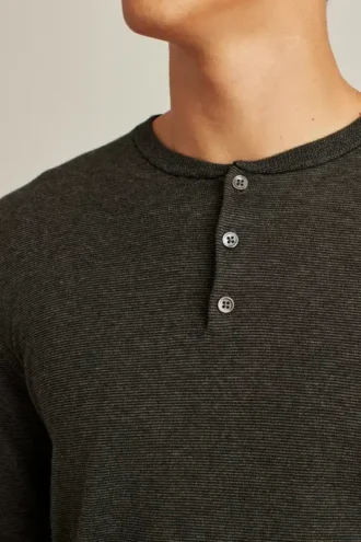 Leichter Henley-Pullover