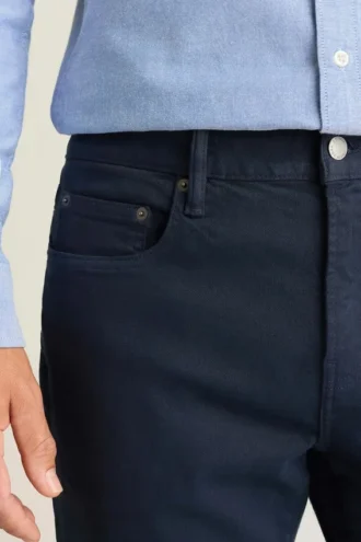Machen Sie sich bereit für den Jet-Set mit den Extra-Stretch Travel Jeans von Bonobos
