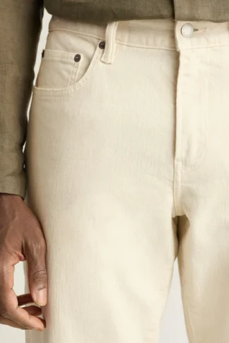Machen Sie sich bereit für den Jet-Set mit den Extra-Stretch Travel Jeans von Bonobos