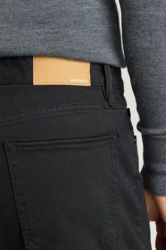 Machen Sie sich bereit für den Jet-Set mit den Extra-Stretch Travel Jeans von Bonobos