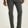 Machen Sie sich bereit für den Jet-Set mit den Extra-Stretch Travel Jeans von Bonobos Machen Sie sich bereit für den Jet-Set mit den Extra-Stretch Travel Jeans von Bonobos