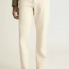 Machen Sie sich bereit für den Jet-Set mit den Extra-Stretch Travel Jeans von Bonobos Machen Sie sich bereit für den Jet-Set mit den Extra-Stretch Travel Jeans von Bonobos