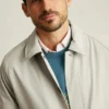 Meistern Sie Regentage stilvoll mit der italienischen Mac-Jacke von Bonobos Meistern Sie Regentage stilvoll mit der italienischen Mac-Jacke von Bonobos