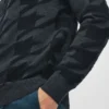 Merino-Pullover mit Rundhalsausschnitt und Hahnentrittmuster Merino-Pullover mit Rundhalsausschnitt und Hahnentrittmuster