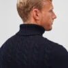 Merino-Rollkragenpullover mit Zopfmuster Merino-Rollkragenpullover mit Zopfmuster