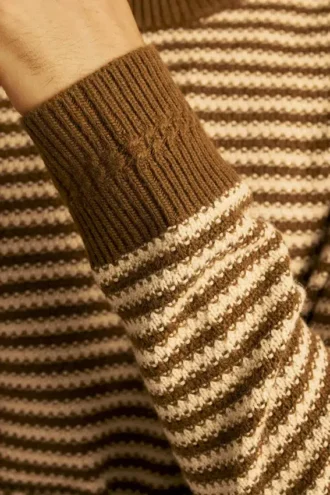 Mittelschwerer Pullover mit Rundhalsausschnitt und Streifenmuster