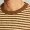 Mittelschwerer Pullover mit Rundhalsausschnitt und Streifenmuster Mittelschwerer Pullover mit Rundhalsausschnitt und Streifenmuster