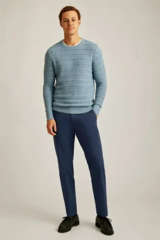 Mittelstarker Pullover mit Strukturmuster und Rundhalsausschnitt