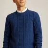 Mittelstarker Rundhals-Pullover mit Zopfmuster Mittelstarker Rundhals-Pullover mit Zopfmuster