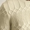 Pullover mit Rundhalsausschnitt und Zopfmuster Pullover mit Rundhalsausschnitt und Zopfmuster