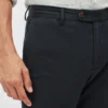 Raffinierte Stretch-Chinos