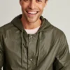 Regenjacke aus recyceltem Nylon Regenjacke aus recyceltem Nylon