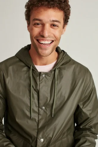 Regenjacke aus recyceltem Nylon