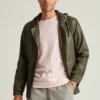 Regenjacke aus recyceltem Nylon Regenjacke aus recyceltem Nylon