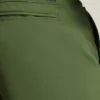 Schwingen Sie stilvoll mit den Bonobos Highland Tour Golfshorts