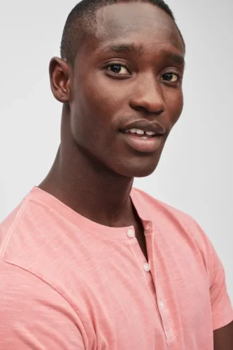 Stückgefärbtes Henley