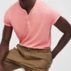 Stückgefärbtes Henley Stückgefärbtes Henley