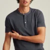 Stückgefärbtes Henley-Shirt Stückgefärbtes Henley-Shirt