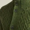 Strickjacke mit Zopfmuster