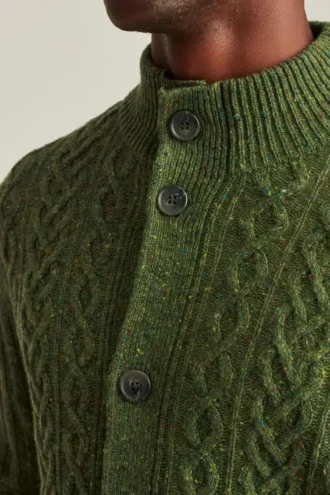 Strickjacke mit Zopfmuster Strickjacke mit Zopfmuster