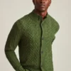 Strickjacke mit Zopfmuster
