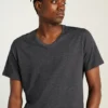 T-Shirt mit V-Ausschnitt aus Bio-Baumwolle T-Shirt mit V-Ausschnitt aus Bio-Baumwolle