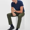 Tech-Chino-Hose – leitet Schweiß ab, ist flüssigkeitsabweisend, dehnbar Tech-Chino-Hose – leitet Schweiß ab, ist flüssigkeitsabweisend, dehnbar