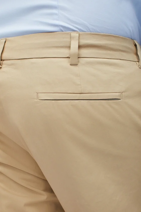 Tech-Chinos in Großen Größen Tech-Chinos in Großen Größen