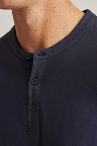 Weiches Henley für den Alltag