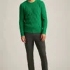 Wollpullover mit Rundhalsausschnitt und Zopfmuster Wollpullover mit Rundhalsausschnitt und Zopfmuster