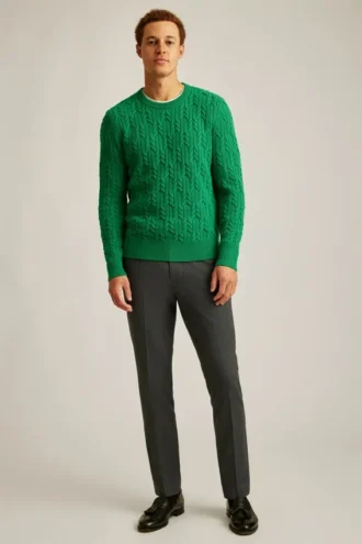 Wollpullover mit Rundhalsausschnitt und Zopfmuster